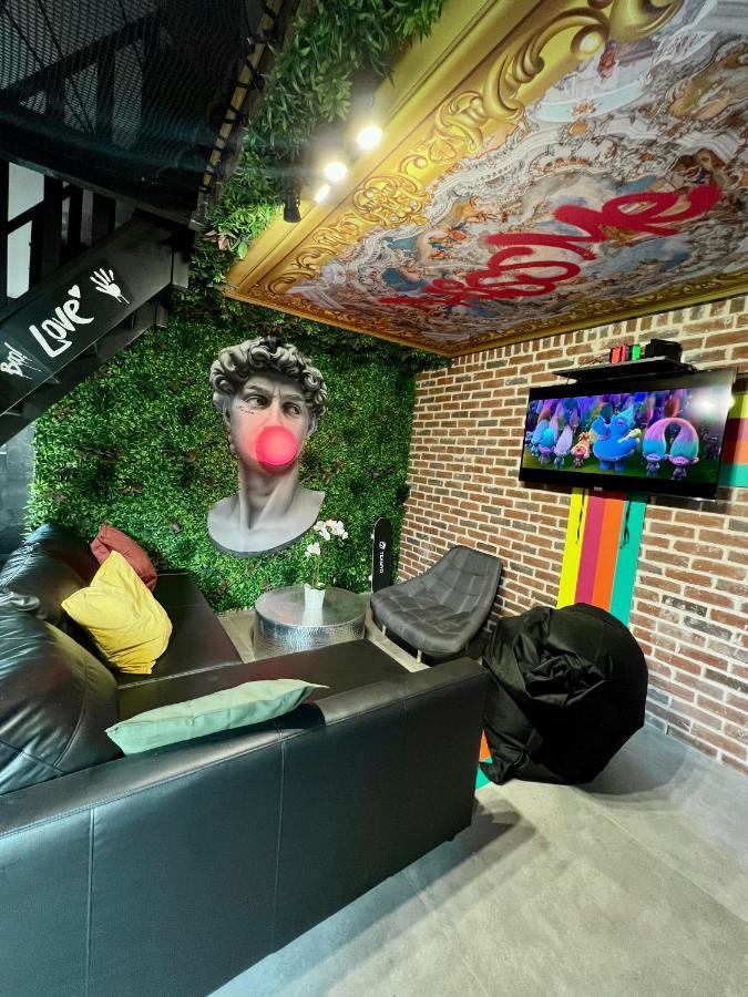 Capsule Art Deco - Jacuzzi - Netflix - Home Cinema - Arcade De Jeux & Nintendo Switch - 2 Chambres - Filet Suspendu Valenciennes Buitenkant foto