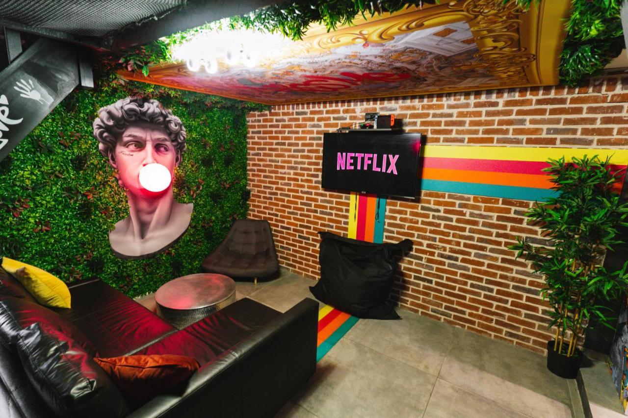 Capsule Art Deco - Jacuzzi - Netflix - Home Cinema - Arcade De Jeux & Nintendo Switch - 2 Chambres - Filet Suspendu Valenciennes Buitenkant foto
